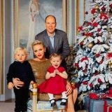Князь Монако с семьей сфотографировался для рождественской открытки