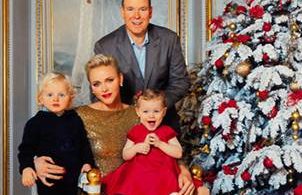 Князь Монако с семьей сфотографировался для рождественской открытки